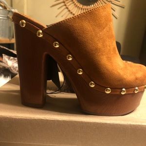 NWT! Dark Tan Suede Heeled Clog!